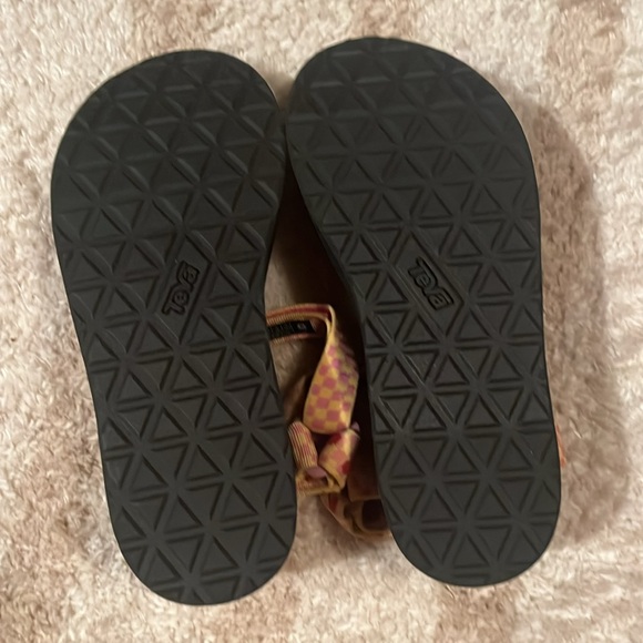 NEW Teva platform sandals - Picture 4 of 6